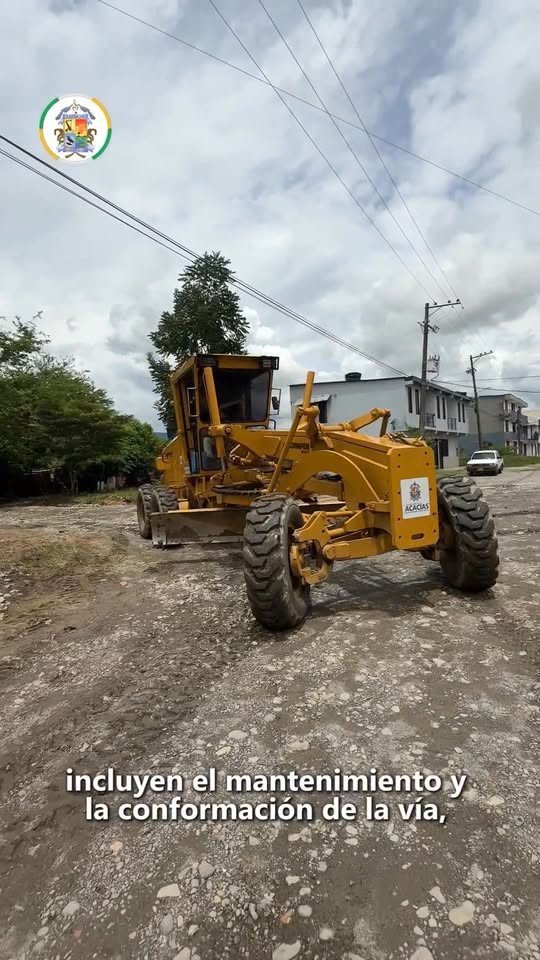 ¡Trabajamos para mejorar los entornos de los acacireños! Con maquinaria amarilla del