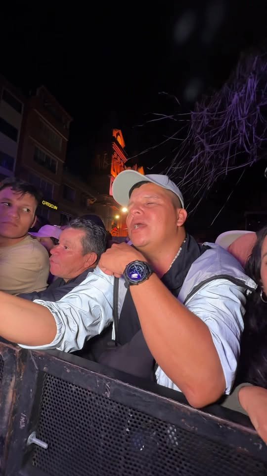 Mi gente linda en el concierto de Barbosa (Antioquia) me pidieron interpretar